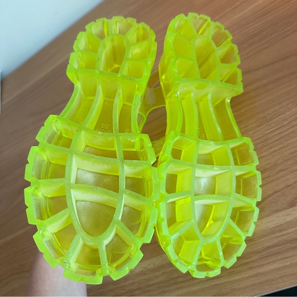 Urban outfitters neon yellow chunky jelly fisherman sandal size 7 - Picture 5 of 5